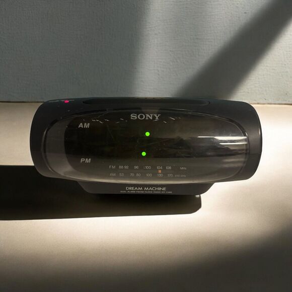 Vintage Sony ICF-C490 Dream Machine Dual Alarm FM/AM Clock Radio Works Excellent - Picture 1 of 7